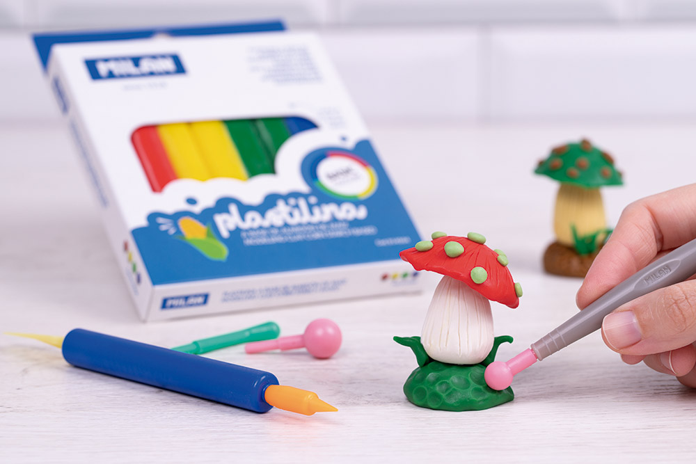 241337-EC Plastelin MILAN Plastilina 12 boja 140g blister P48