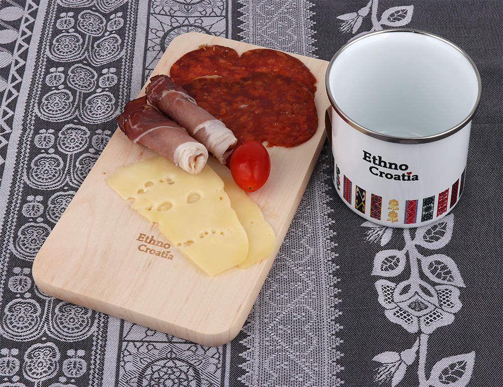 241931-EC Daska drvena za rezanje Ethno Croatia 22x12x1,2cm