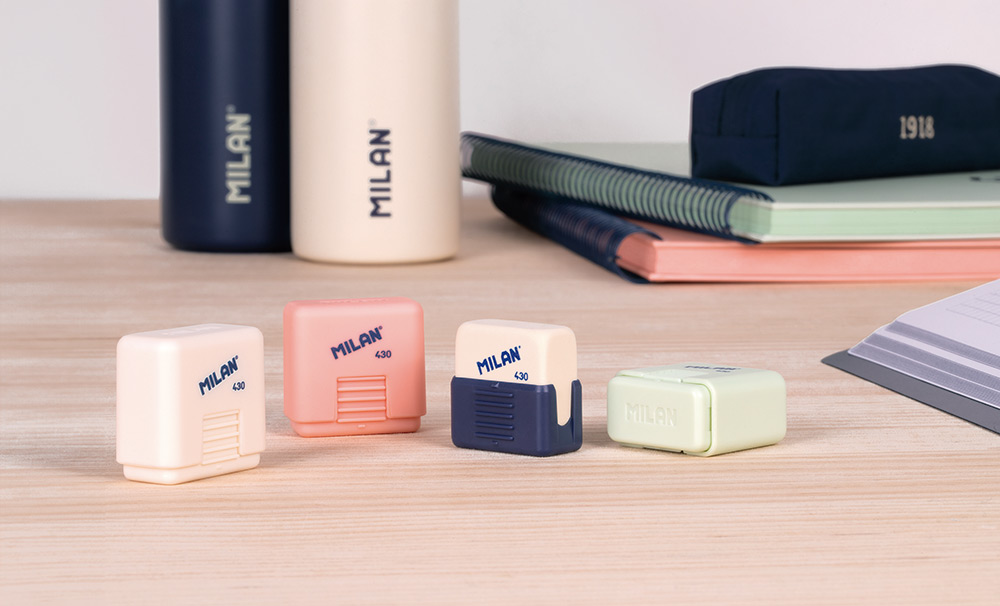 244532-EC Gumica MILAN School 430 Serija 1918 sa zaštitim kućištem u displeju P30/120/1440