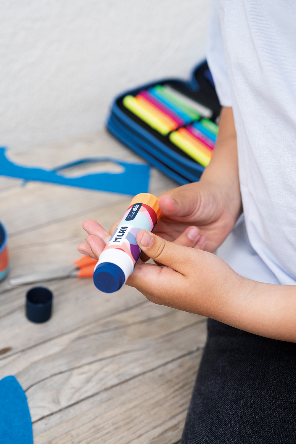 245831-EC Ljepilo u stiku 21g MILAN The Fun plavo display 12/1 P12/288