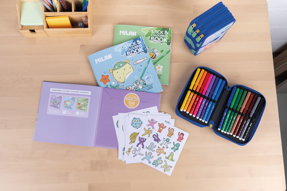 248514-EC Bojanka s naljepnicama za djecu MILAN ALIEN INVASION P30